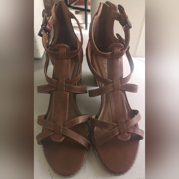 NWOT Transit sandals. Size 9. - Picture 2 of 13